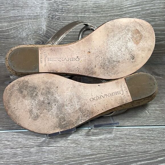 Bernardo Matrix Platinum Calf Leather Women’s Size 10M Thong Wedge Sandals - Picture 8 of 10